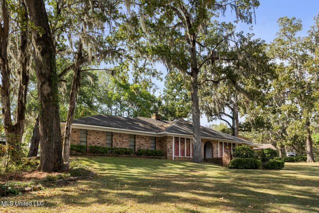 423 Trailwood Drive, Clinton, MS 39056