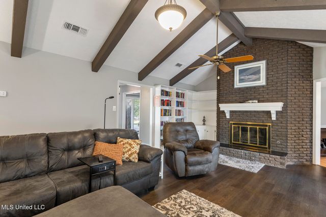 423 Trailwood Drive, Clinton, MS 39056
