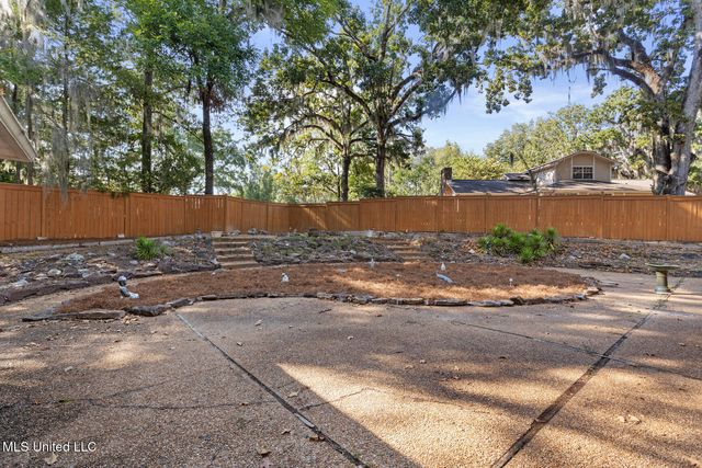 423 Trailwood Drive, Clinton, MS 39056