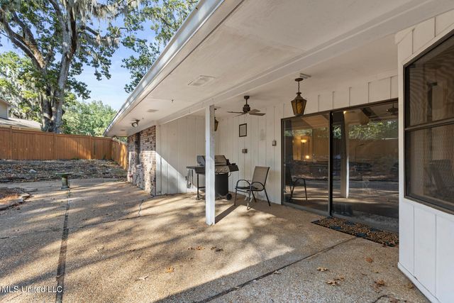 423 Trailwood Drive, Clinton, MS 39056
