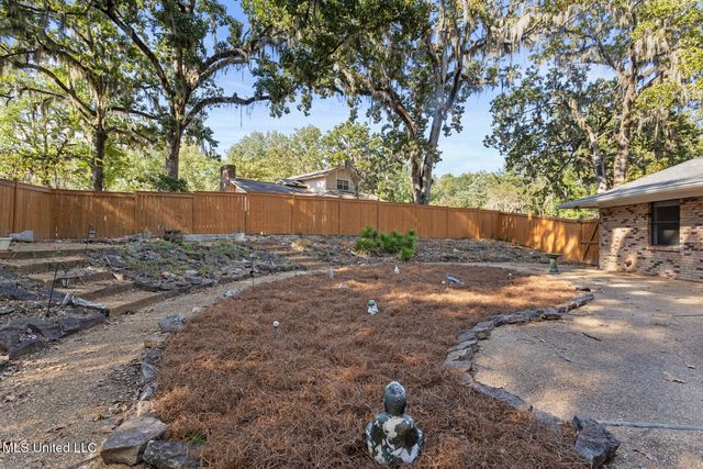 423 Trailwood Drive, Clinton, MS 39056