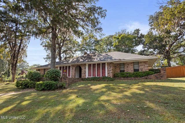 423 Trailwood Drive, Clinton, MS 39056