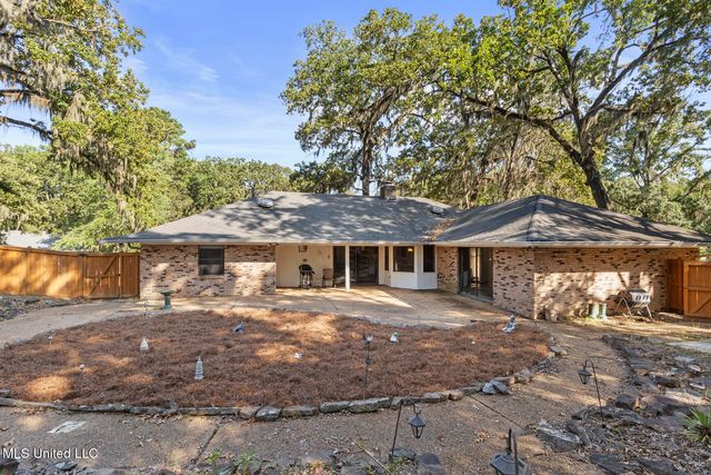 423 Trailwood Drive, Clinton, MS 39056