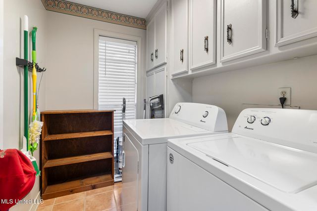 423 Trailwood Drive, Clinton, MS 39056