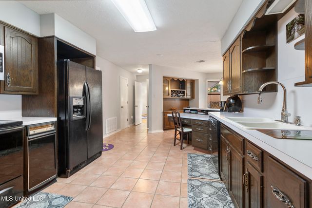 423 Trailwood Drive, Clinton, MS 39056