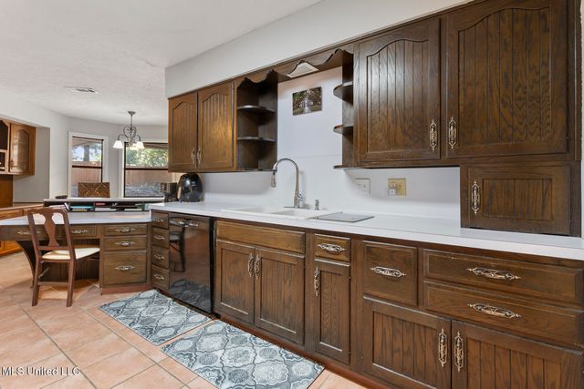 423 Trailwood Drive, Clinton, MS 39056