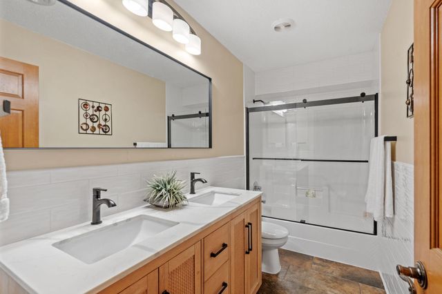 1668 Lakeland Circle, Centerville, MN 55038