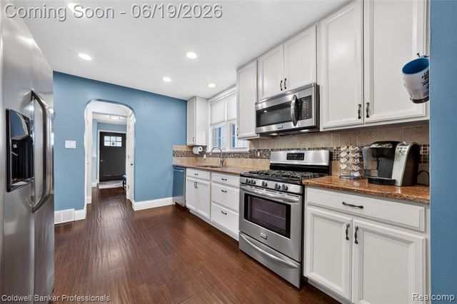 1625 Hampton Road, Grosse Pointe, MI 48236