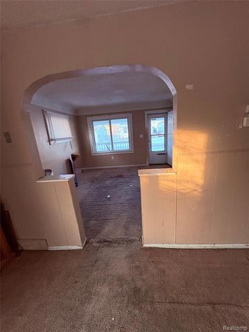 28042 Maple Street, Roseville, MI 48066