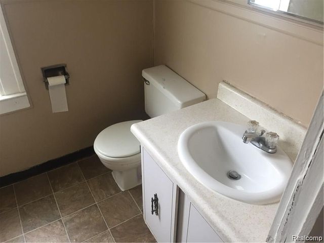 28042 Maple Street, Roseville, MI 48066