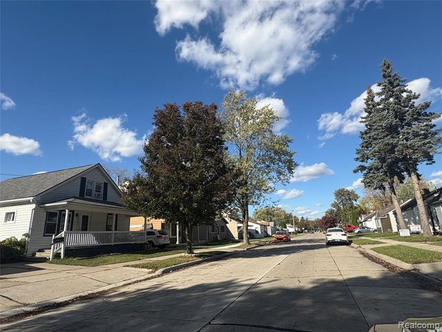 28042 Maple Street, Roseville, MI 48066