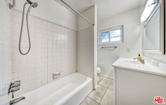 1517 Harvard Street 3, Santa Monica, CA 90404