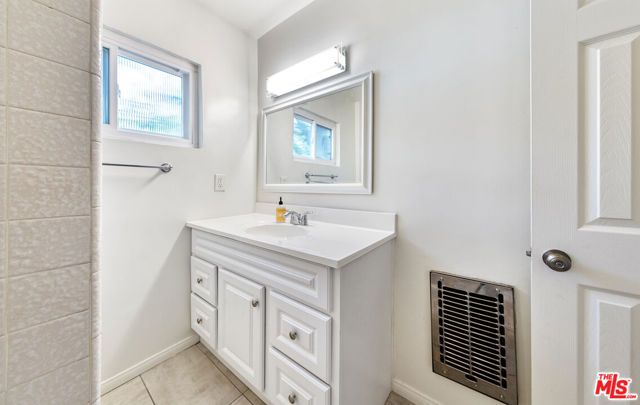 1517 Harvard Street 3, Santa Monica, CA 90404