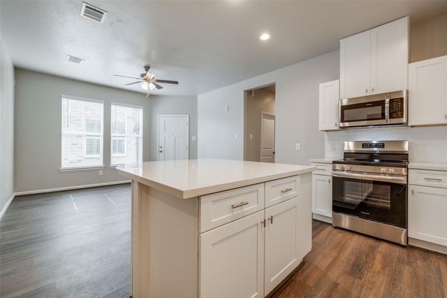 137 Park Place Circle A, Waller, TX 77484