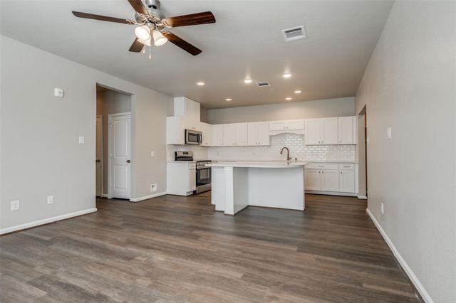 137 Park Place Circle A, Waller, TX 77484