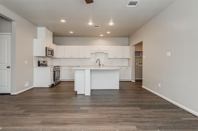 137 Park Place Circle A, Waller, TX 77484