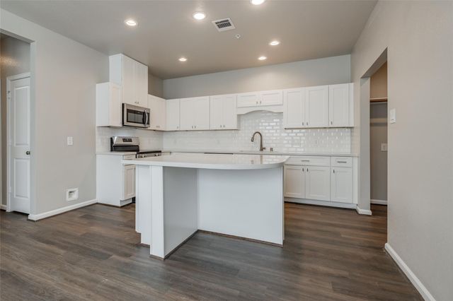 137 Park Place Circle A, Waller, TX 77484
