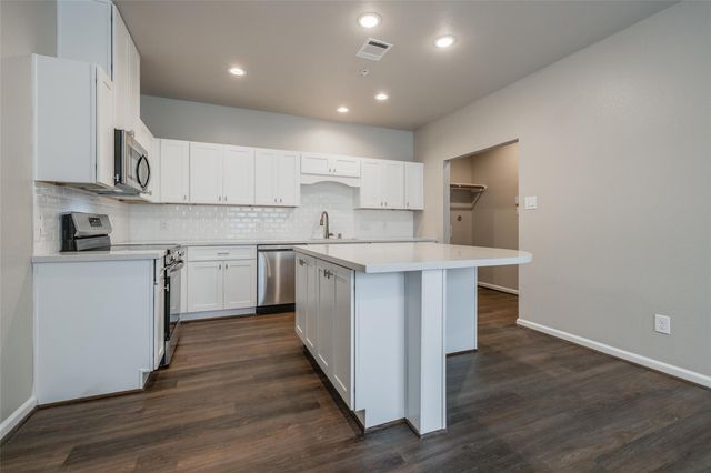 137 Park Place Circle A, Waller, TX 77484