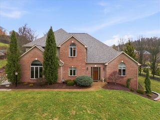 106 Equestrian Dr, Peters Twp, PA 15367