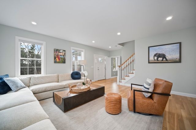 8 Julian Lane, Hudson, MA 01749
