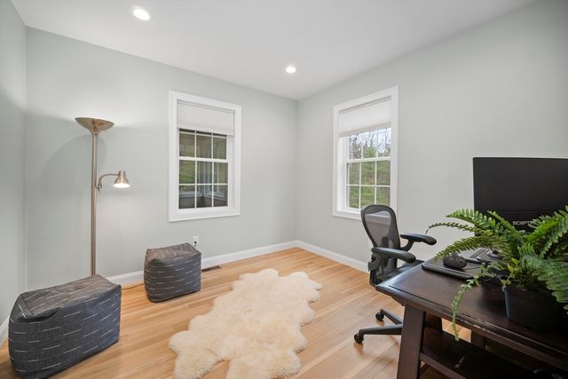 8 Julian Lane, Hudson, MA 01749