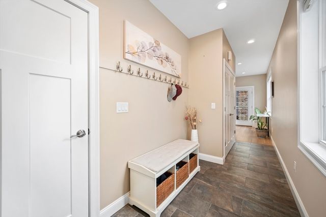 8 Julian Lane, Hudson, MA 01749