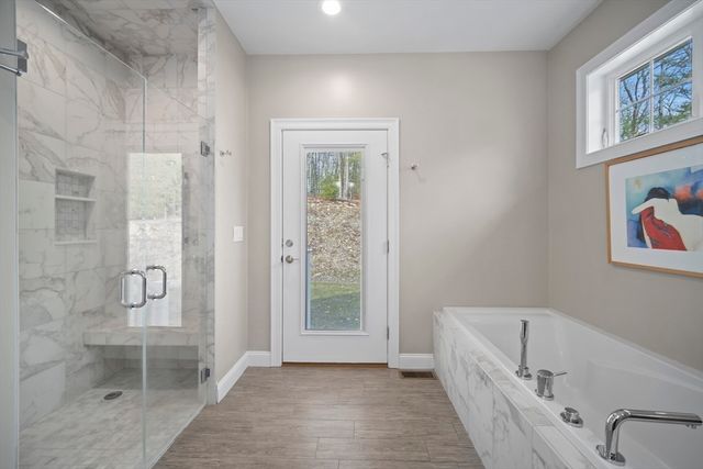 8 Julian Lane, Hudson, MA 01749