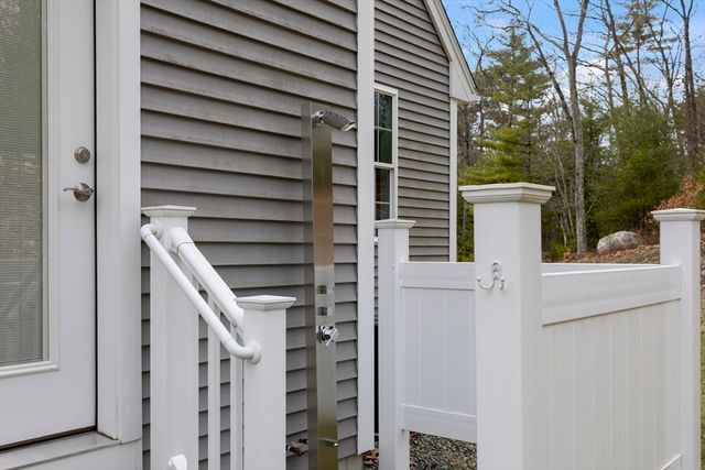 8 Julian Lane, Hudson, MA 01749