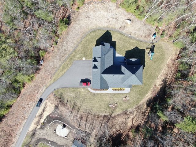 8 Julian Lane, Hudson, MA 01749