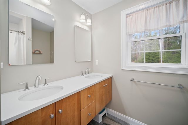 8 Julian Lane, Hudson, MA 01749