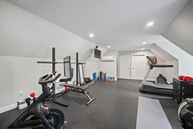 8 Julian Lane, Hudson, MA 01749