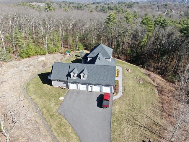8 Julian Lane, Hudson, MA 01749