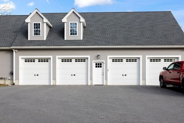 8 Julian Lane, Hudson, MA 01749