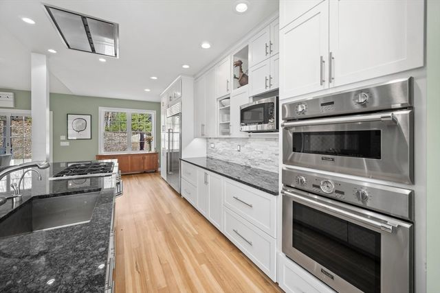 8 Julian Lane, Hudson, MA 01749