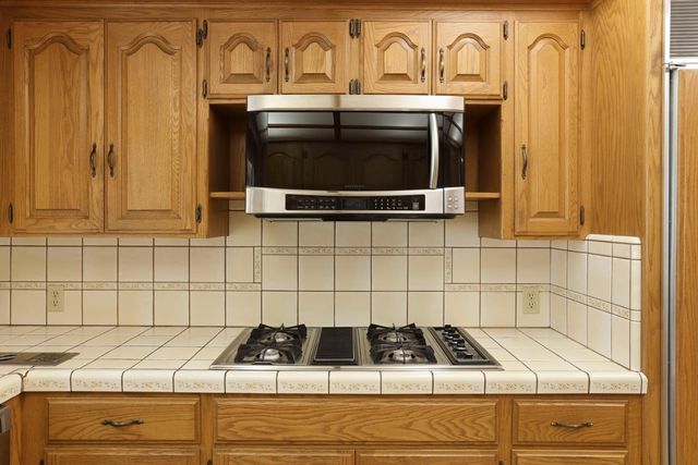 324 Applewood Dr, Lodi, CA 95242