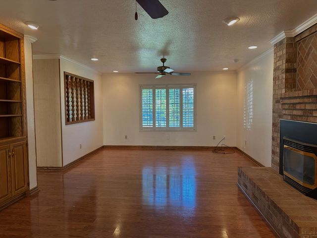 324 Applewood Dr, Lodi, CA 95242