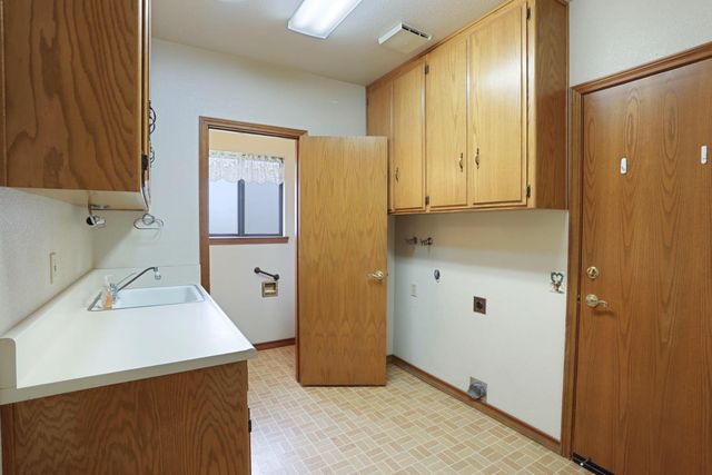 324 Applewood Dr, Lodi, CA 95242