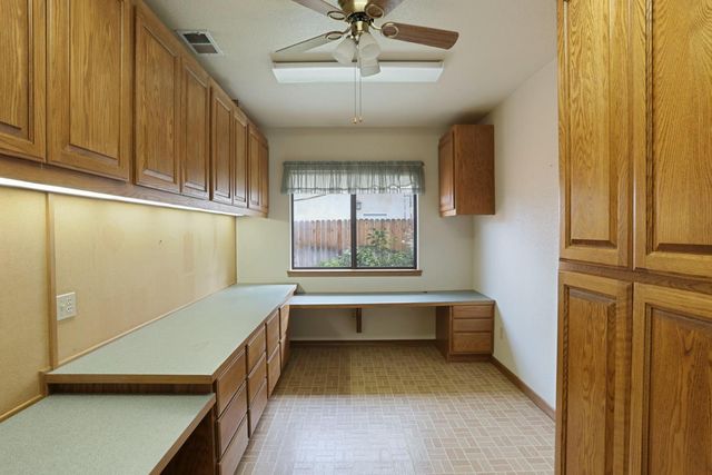 324 Applewood Dr, Lodi, CA 95242