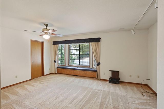 324 Applewood Dr, Lodi, CA 95242