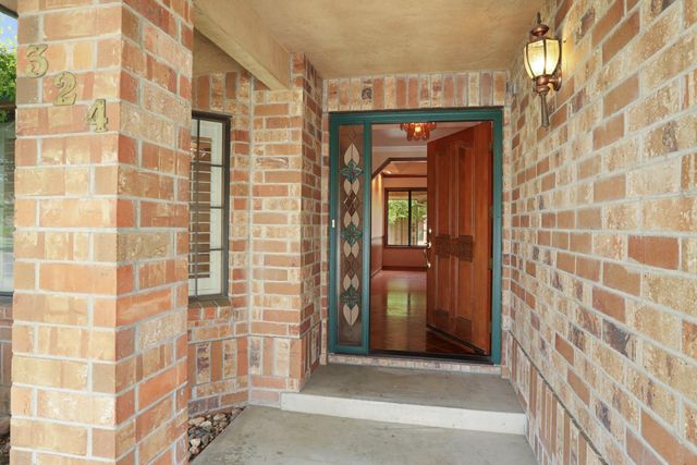 324 Applewood Dr, Lodi, CA 95242