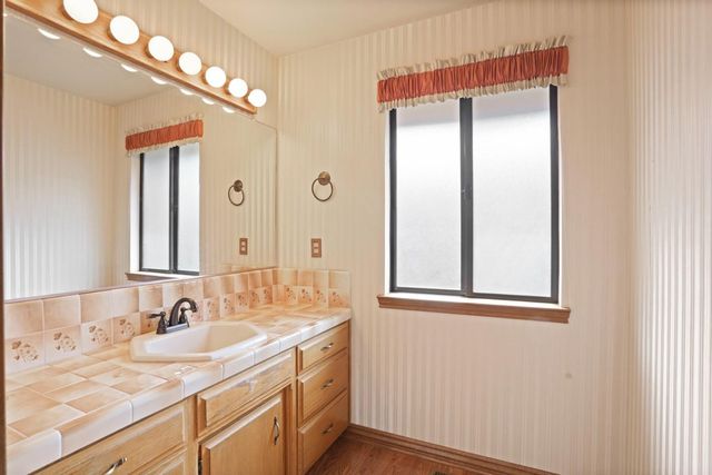 324 Applewood Dr, Lodi, CA 95242