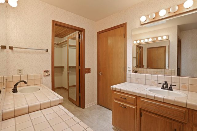 324 Applewood Dr, Lodi, CA 95242