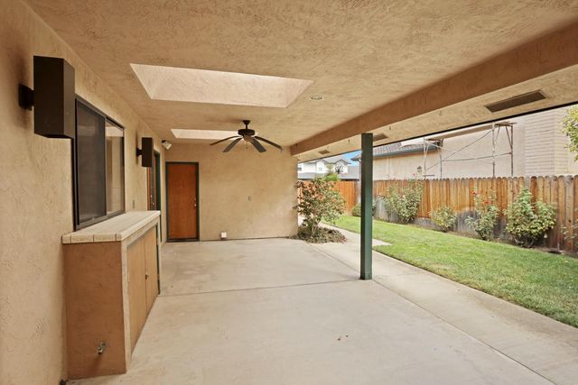 324 Applewood Dr, Lodi, CA 95242