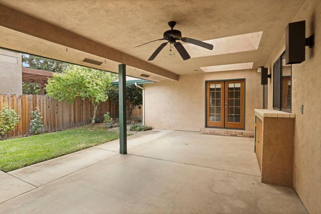 324 Applewood Dr, Lodi, CA 95242