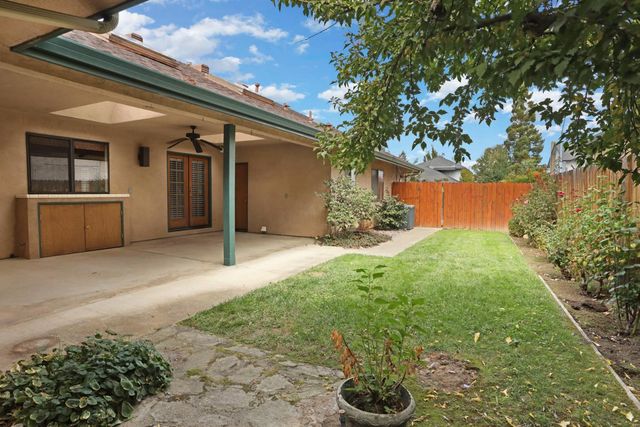 324 Applewood Dr, Lodi, CA 95242