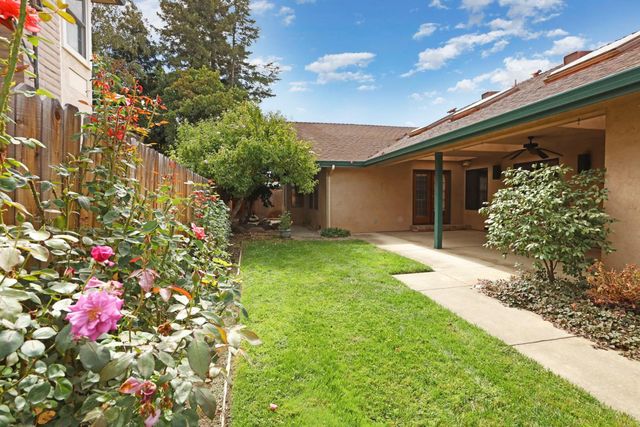 324 Applewood Dr, Lodi, CA 95242