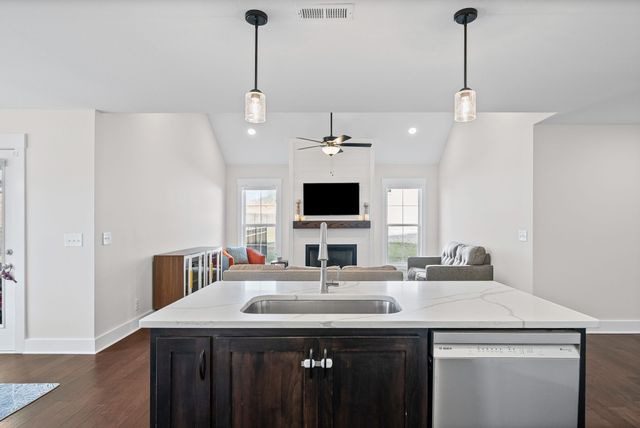 333 Frontier Dr, Clarksville, TN 37043