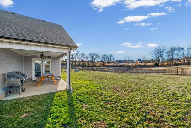 333 Frontier Dr, Clarksville, TN 37043