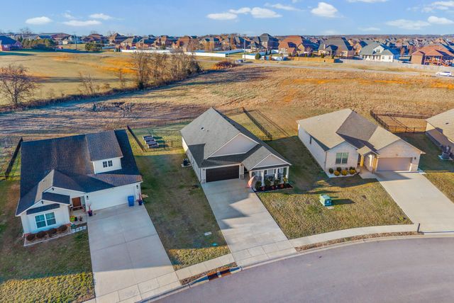 333 Frontier Dr, Clarksville, TN 37043