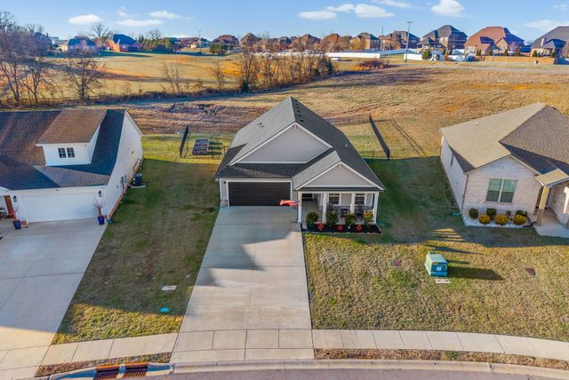 333 Frontier Dr, Clarksville, TN 37043